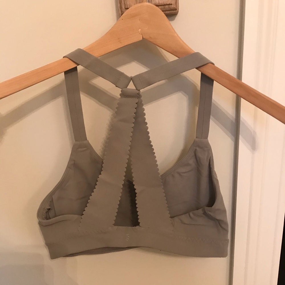 Athleta scalloped sports bra